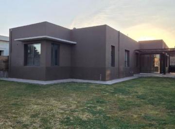 Casa de 7 ambientes, Luján de Cuyo · Casa de Una Planta en Palmares Valley