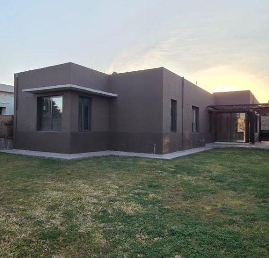 Casa · 170m² · 7 Ambientes · 2 Cocheras