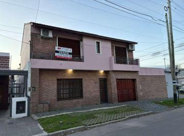 Casa de 5 ambientes, Quilmes · Casa PH en Excelente Estado, con Ambientes Amplios y Luminosos