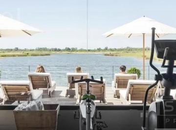 Terreno · 901m² · Lote con Fondo Al Rio con Tablestacado de Hormigón en El Barrio Náutico Naudir