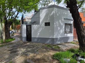 Casa · 40m² · 2 Ambientes · Casa 2 Ambientes con Terraza en Lanús Este