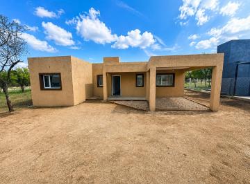 Casa · 90m² · 3 Ambientes · 1 Cochera · Casa a Estrenar 90 m², Lote de 520 m²