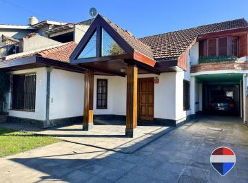 Casa · 260m² · 5 Ambientes · 2 Cocheras · Casa 5 Ambientes Venta Monte Grande Apta Credito