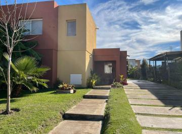 Casa · 100m² · 3 Ambientes · 2 Cocheras · Casa en Venta en Casas de San Patricio Barrio Semi Cerrado Sin Expensas