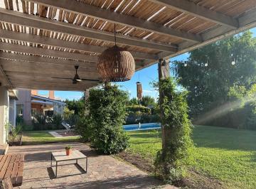 Casa · 250m² · 5 Ambientes · Casa en Estancias del Pilar