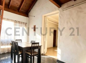 PH · 100m² · 4 Ambientes · Venta PH a Refaccionar con Amplio Patio y 3 Dorm. – Villa Luro