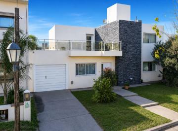 Casa · 327m² · 6 Ambientes · 2 Cocheras · Venta Amplia Casa 4 Dorm Tejas III