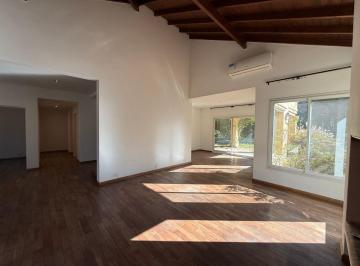 Casa de 8 ambientes, Pilar · Casa en Alquiler Anual