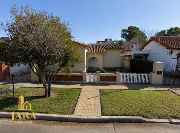 Casa · 63m² · 2 Ambientes · 1 Cochera · Venta Casa 2 Amb. C/patio y Cochera.