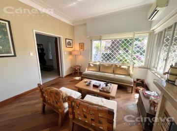 Casa · 237m² · 5 Ambientes · 2 Cocheras · Casa en Martinez en Venta con Jardín y Pileta. 4 Dorm.