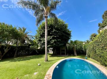 Casa · 237m² · 5 Ambientes · 2 Cocheras · Casa en Martinez en Venta con Jardín y Pileta. 4 Dorm.