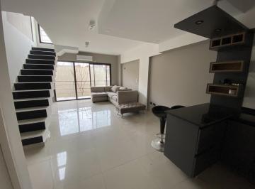 Departamento · 66m² · 3 Ambientes · 1 Cochera · Alquiler - Depto en Triplex 3 Amb. con Terraza y Cochera