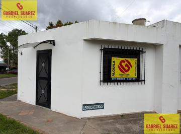 Casa · 85m² · 2 Ambientes · Moldes 807 Esquina Legisladores - Llavallol - Alquiler - 1 Dormitorio