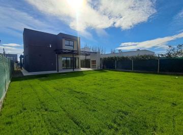 Casa de 6 ambientes, Mayor Drummond · Casa en Barrio Privado Pueblo Malbec, Luján de Cuyo Financio | Permuto