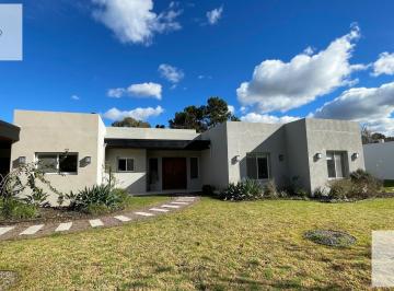 Casa · 170m² · 5 Ambientes · 4 Cocheras · Casa en Venta en Haras del Sol