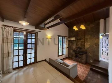 Casa · 85m² · 3 Ambientes · 2 Cocheras · Venta de Casa 3 Ambientes en Castelar Norte