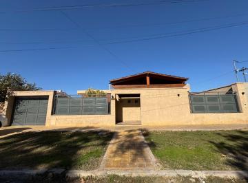 Casa · 241m² · 8 Ambientes · 5 Cocheras · Casa en Venta en Villa America, San Juan/645 m² de Terreno, Pileta, Quincho, Cochera y 3 Dorm.