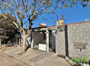 Casa · 190m² · 5 Ambientes · 1 Cochera · Casa en Barrio Huaico