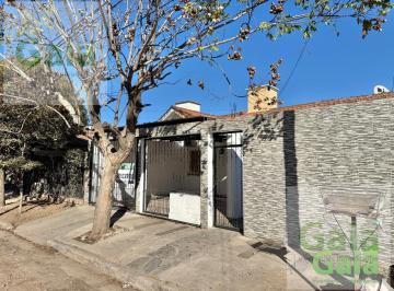 Casa · 190m² · 5 Ambientes · 1 Cochera · Casa en Barrio Huaico