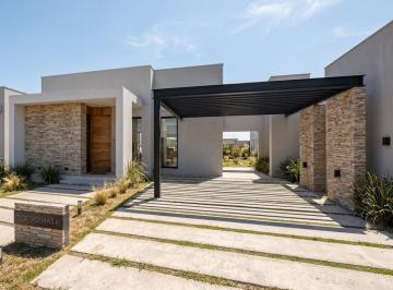 Casa · 115m² · 3 Dormitorios · 2 Cocheras · Casa en Venta 115 m² a Estrenar en Cortaderas 3, Guaymallén