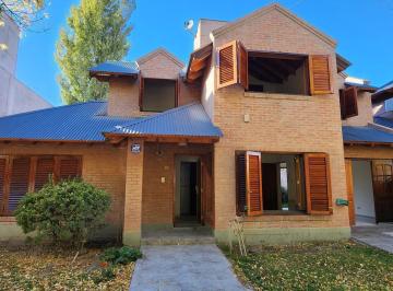 Casa · 145m² · 6 Ambientes · 1 Cochera · Casa en Cipolletti