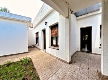 Casa de 4 ambientes, Suipacha · Casa + Local Comercial en Venta – Suipacha Centro