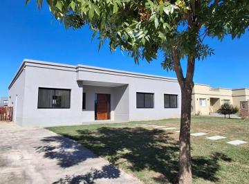 Casa · 176m² · 5 Ambientes · 2 Cocheras · Venta Casa 4 Dorm., Pileta, a Estrenar, Interna. Cantón Norte, Escobar, Zona Norte, Gba