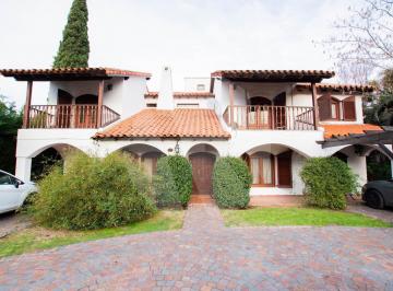 Casa · 294m² · 6 Ambientes · 4 Cocheras · Espectacular Casa en Aranjuez Country Club!