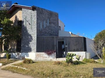 Casa · 177m² · 5 Ambientes · 1 Cochera · Casa en La Punta