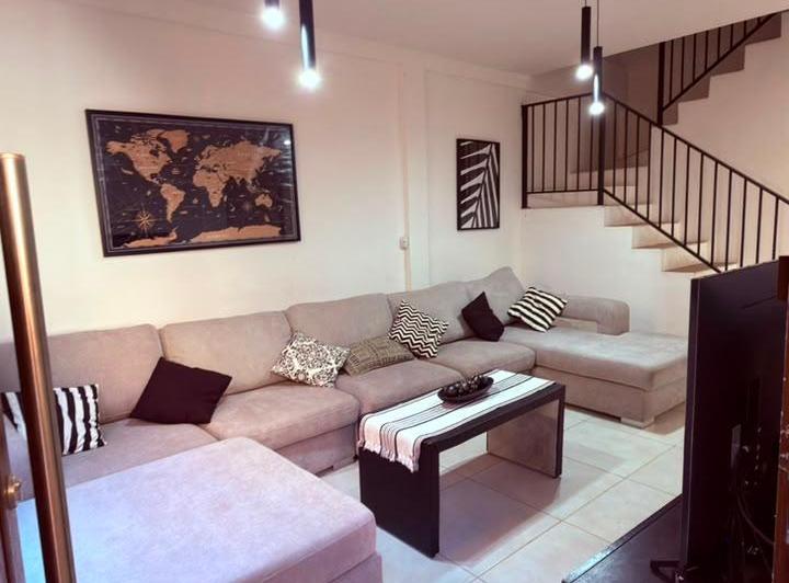 Casa · 190m² · 5 Ambientes · 4 Cocheras