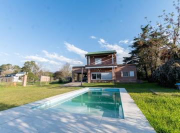Quinta vacacional · 197m² · 4 Ambientes · 2 Cocheras · Quinta a La Venta en Limite de Rincon y Arroyo Leyes - Apta Credito