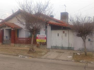 Casa · 70m² · 3 Ambientes · 1 Cochera · Venta Casa 3 Amb. en Esquina