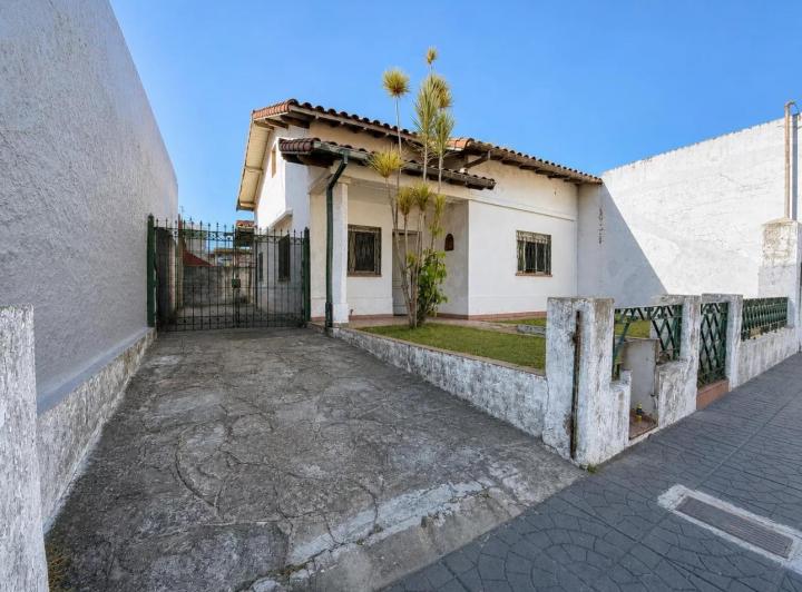 Casa · 99m² · 4 Ambientes · 3 Cocheras