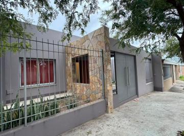 Casa · 225m² · 6 Ambientes · Se Vende Casa 5 Habitaciones en B° Achachay