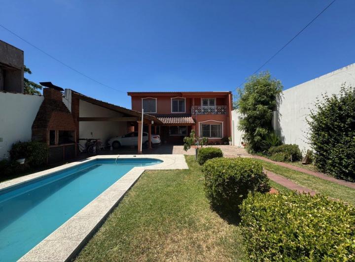 Casa · 207m² · 7 Ambientes · 2 Cocheras