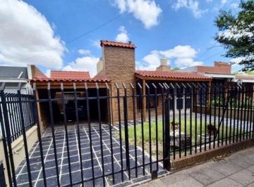 Casa · 150m² · 7 Ambientes · 3 Cocheras · Casa 4 Dorm C/ Cochera - Poeta - Apta Crédito