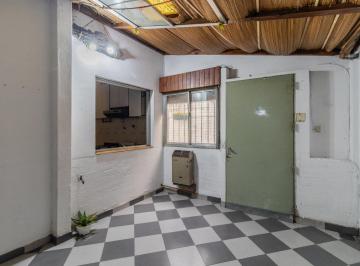 PH · 50m² · 2 Ambientes · PH. Lateral. Dos Ambientes y Medio a Reciclar