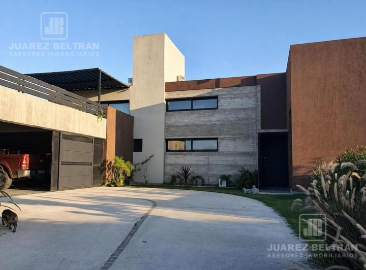Casa · 350m² · 6 Ambientes · 3 Cocheras