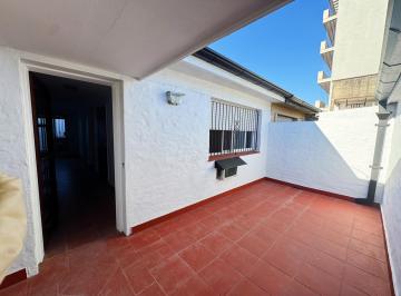 Departamento · 55m² · 3 Ambientes · Departamento de Tres Ambientes con Doble Patio en Alquiler