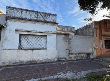 Casa · 52m² · 2 Ambientes · Casa de 2 Ambientes con Terraza a Reciclar en Villa Dominico