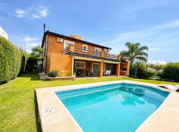 Casa de 6 ambientes, Córdoba · 4 Dorm. con Pileta Frente a Plaza | Los Sueños - Valle Escondido
