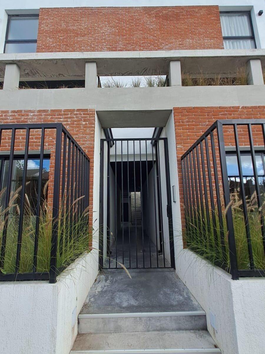 En venta moderno ph de 2 ambientes a estrenar en planta baja al frente con patio en barrio San Jose