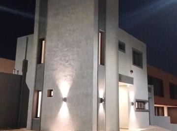 Casa de 4 ambientes, Córdoba · Casa a Estrenar