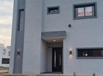 Casa · 135m² · 4 Ambientes · 1 Cochera - Diego Cepeda · Casa a Estrenar