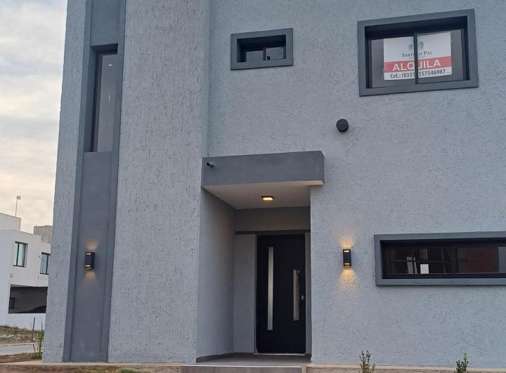 Casa · 135m² · 4 Ambientes · 1 Cochera