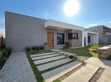 Casa · 105m² · 3 Dormitorios · 2 Cocheras · Casa en Venta en Barrio Privado Las Cortaderas 3, Guaymallén