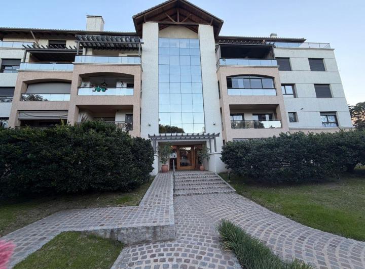 Departamento · 120m² · 6 Ambientes · 1 Cochera