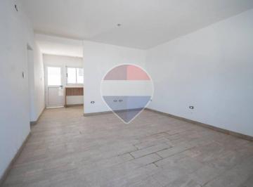 Casa · 75m² · 4 Ambientes · Casa Al Frente de 2 Dorm. en Venta