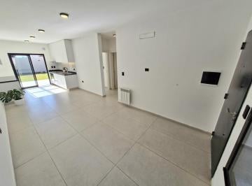 Casa · 71m² · 3 Ambientes · 1 Cochera · Venta - Docta Duplex 2 Dorm - Una Planta - Todos Los Servicios
