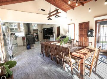 Casa · 247m² · 5 Ambientes · 2 Cocheras · Casa 2 Dorm. Cochera Doble Pileta, Venta, Rosario
